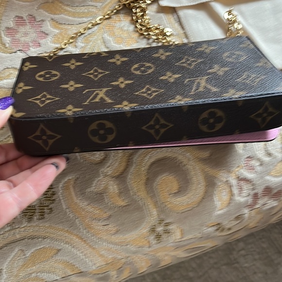 Louis Vuitton 2022 Limited addition pochette - Picture 9 of 9